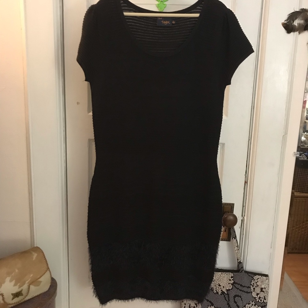 Just Taylor knit/feathery bottom dress